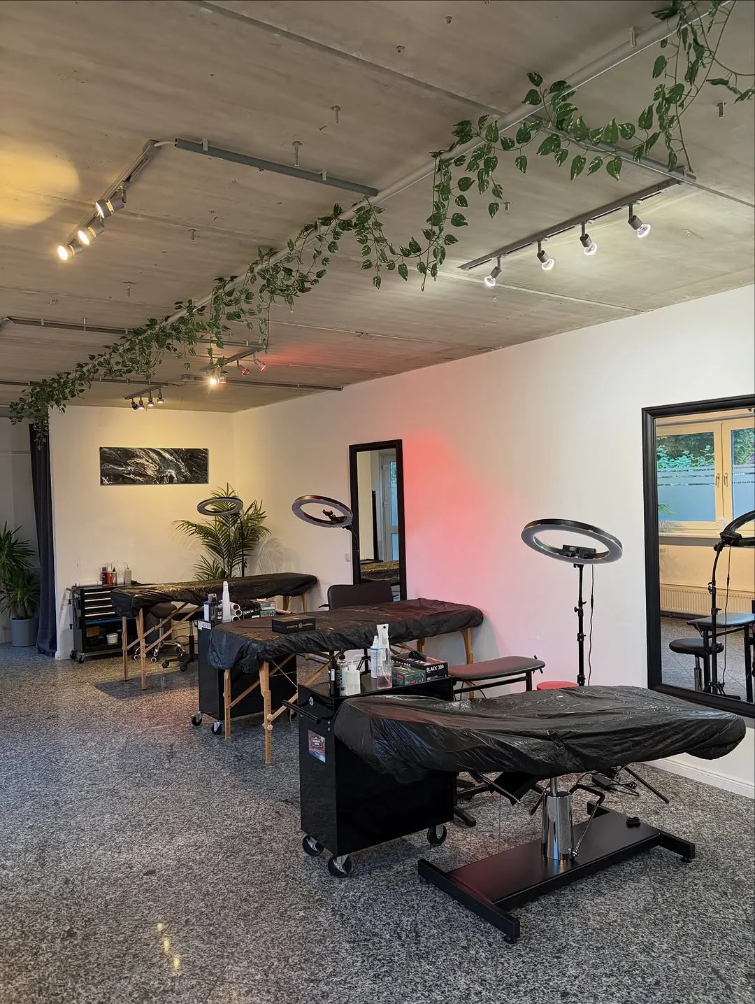Der Studioraum in Hamburg, Terrazzoboden und Tageslicht